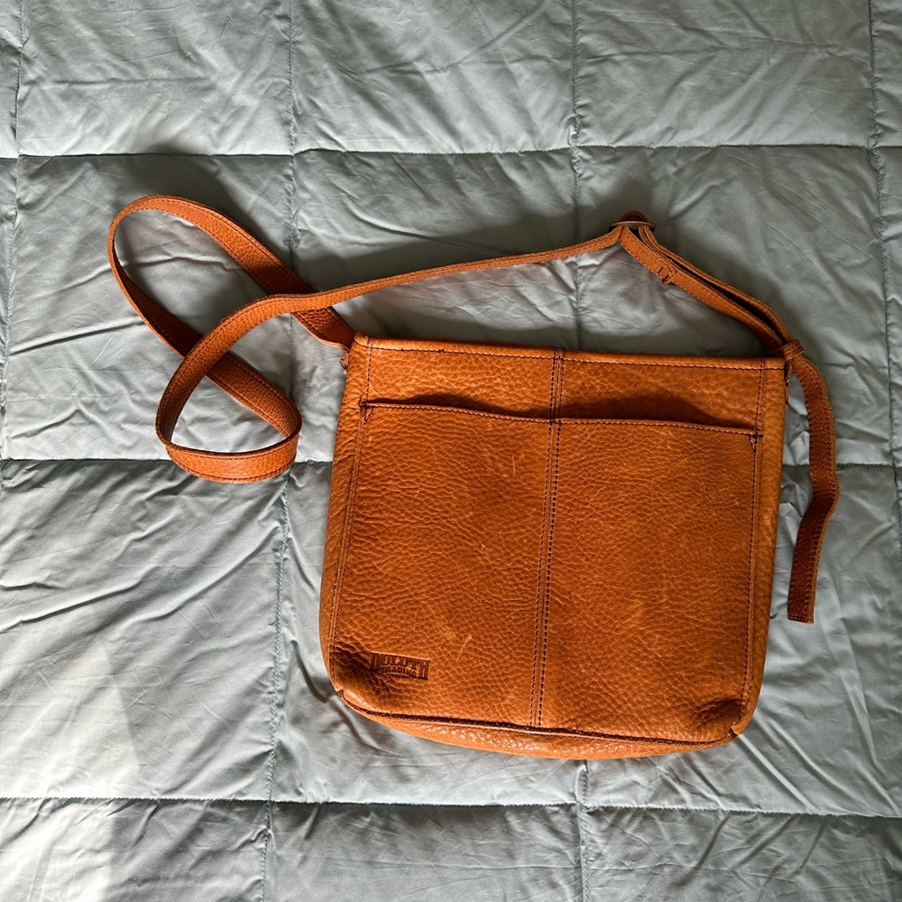 Duluth Trading Co Leather Crossbody Bag
